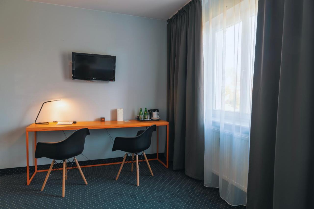 Hotel Poleczki Warsaw Airport Esterno foto