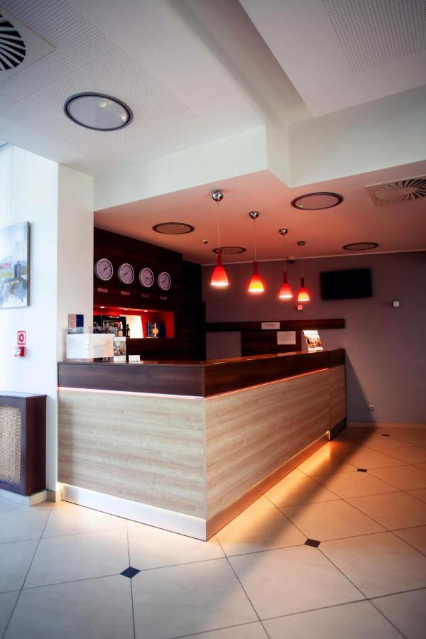 Hotel Poleczki Warsaw Airport Esterno foto