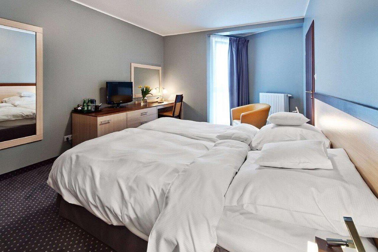 Hotel Poleczki Warsaw Airport Esterno foto