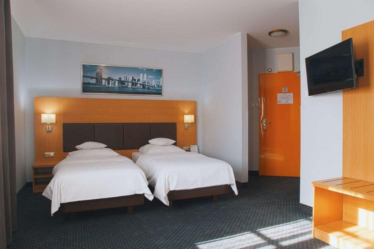 Hotel Poleczki Warsaw Airport Esterno foto